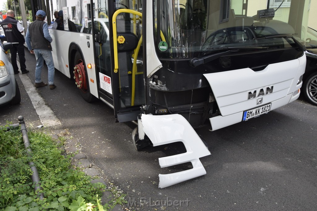 VU KVB Bus gegen PKW Tuer Koeln Kalk Buchforststr P11.JPG - Miklos Laubert